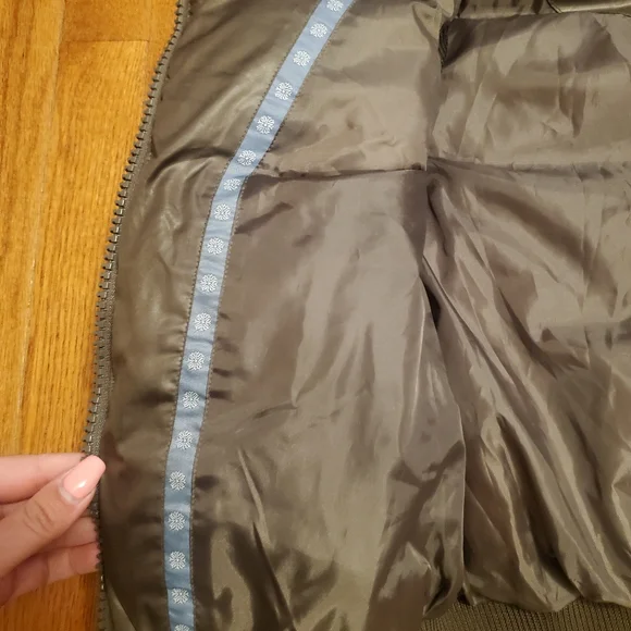 Urban behavior puffer vest small - Picture 4 of 6